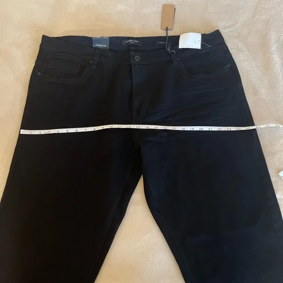 Kenneth Cole Tapered Fit Straight Leg Jeans - Size 44x32 - Picture 12 of 16
